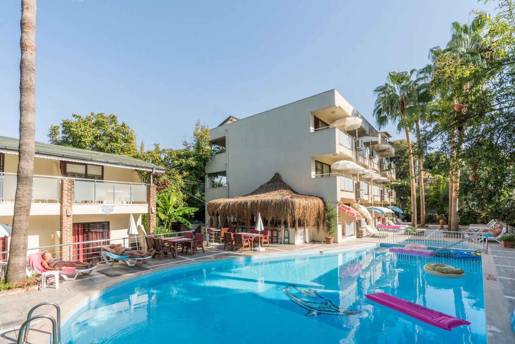 Tropic Club Side